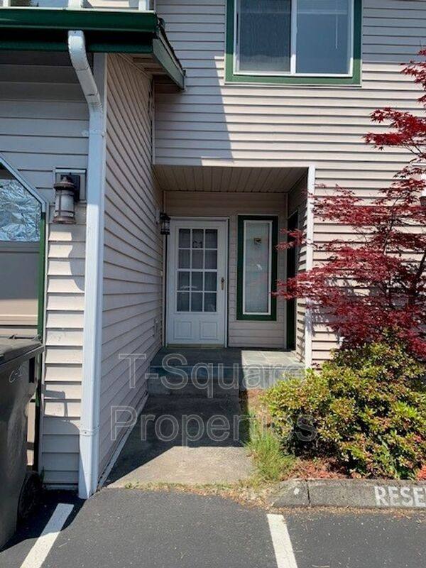 Townhouse for rent at 15815 Admiralty Way #C1, Lynnwood, WA 98087