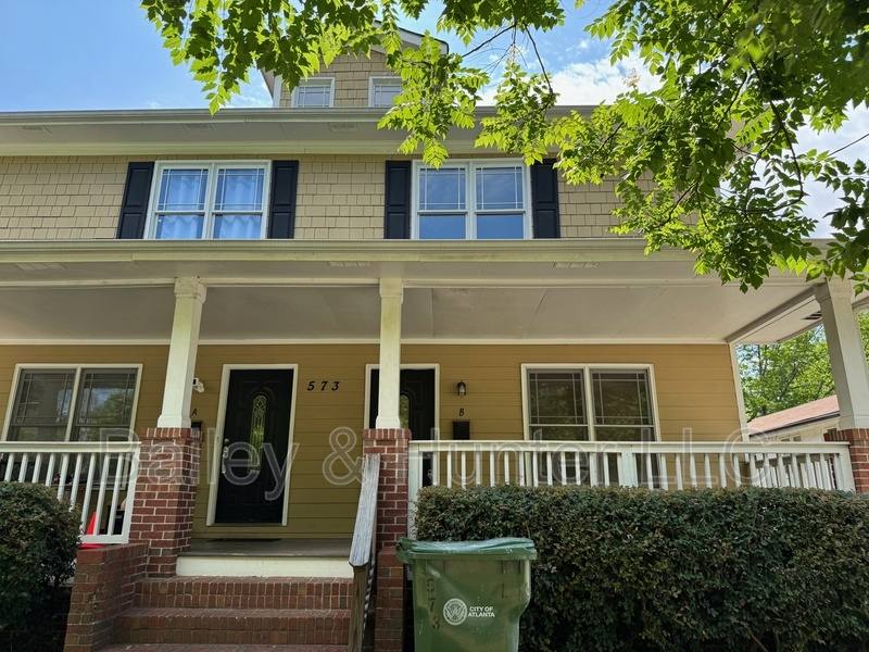 Townhouse for rent at 573 Lawton St #B, Atlanta, GA 30310