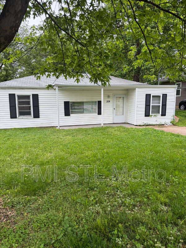 House for rent at 319 Reasor Dr, Saint Louis, MO 63135