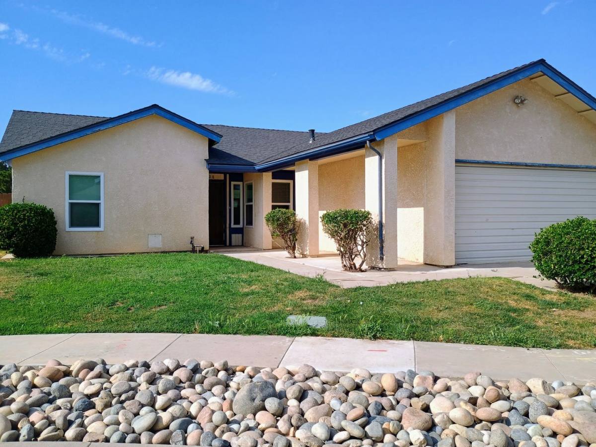 House for rent at 508 W Oakwood Court, Tulare, CA 93274