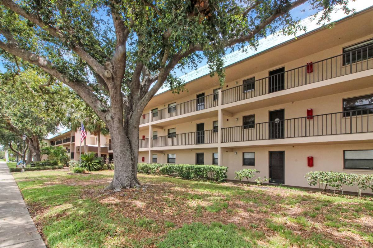 Apartment for rent at 104 Capri Isles Blvd, Venice, FL 34292