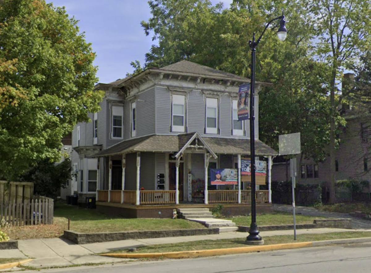 Apartment for rent at 404 S Washington, Crawfordsville, IN 47933