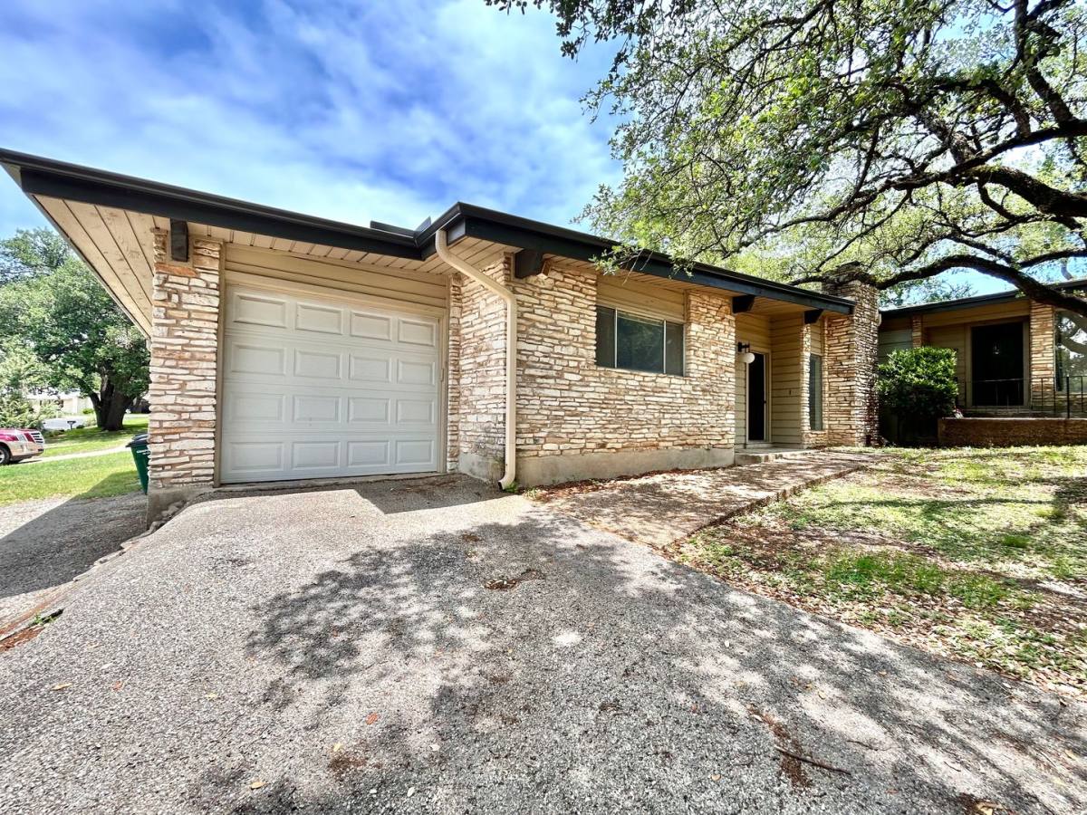 House for rent at 8711 Westover Club Dr, Austin, TX 78759