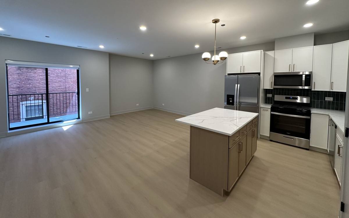 Apartment for rent at 4102 N Sheridan Rd, Chicago, IL 60613