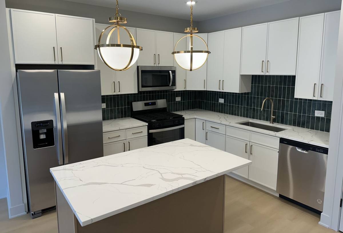 Apartment for rent at 4102 N Sheridan Rd #405, Chicago, IL 60613