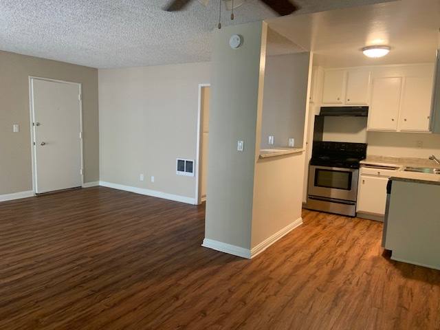 Apartment for rent at 18150 Prairie Ave, Torrance, CA 90504