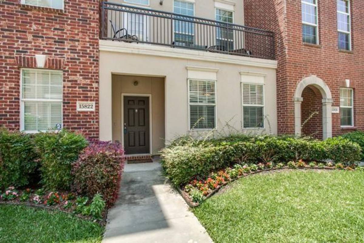Townhouse for rent at 15822 Breedlove Place, Addison, TX 75001