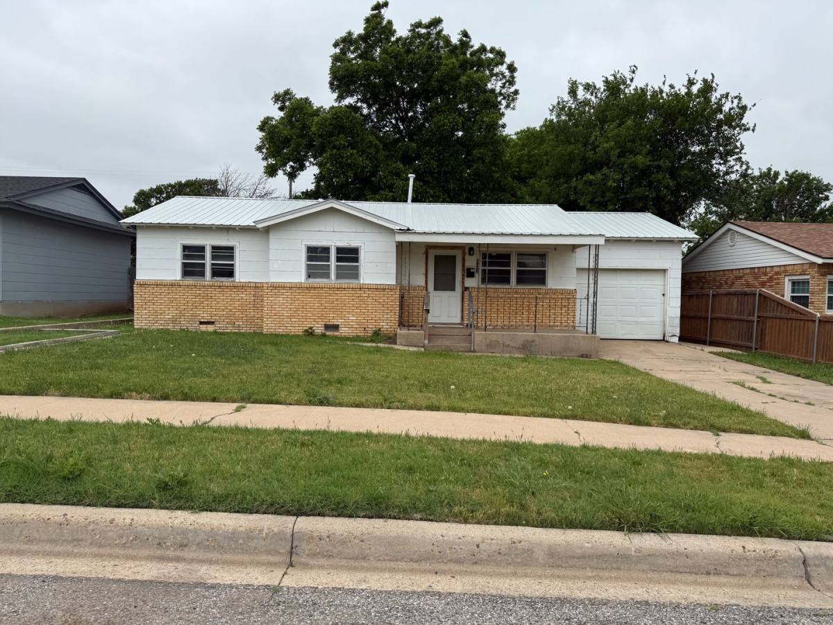 House for rent at 821 N Dwight, Pampa, TX 79065