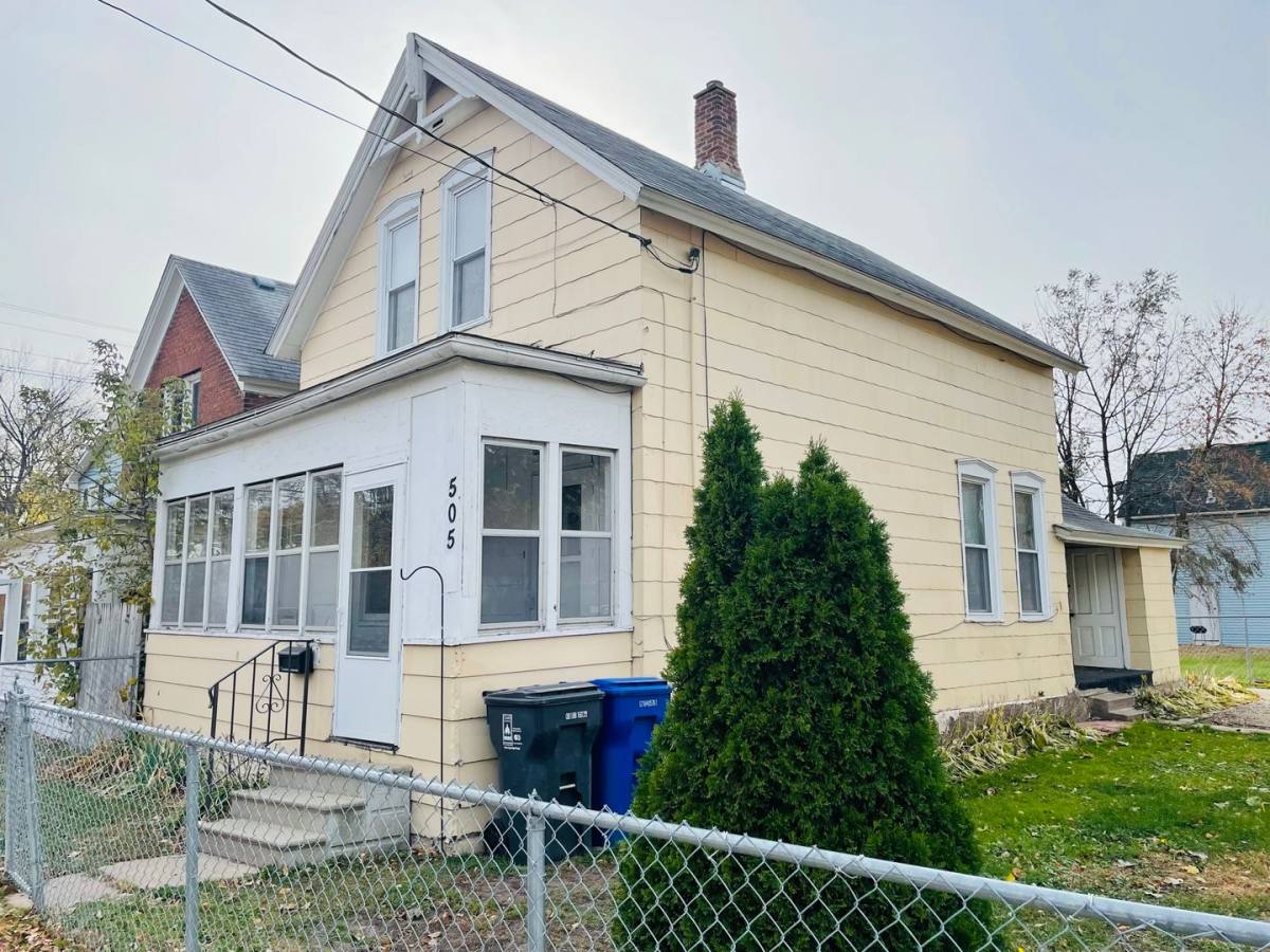 House for rent at 505 Forest St N, Saint Paul, MN 55106