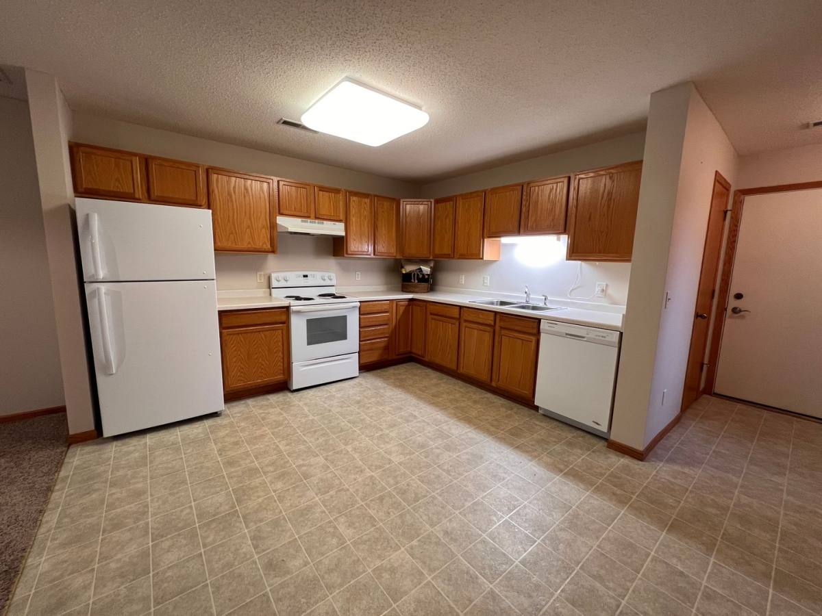Townhouse for rent at 323-B Williamsburg Place, New Richmond, WI 54017