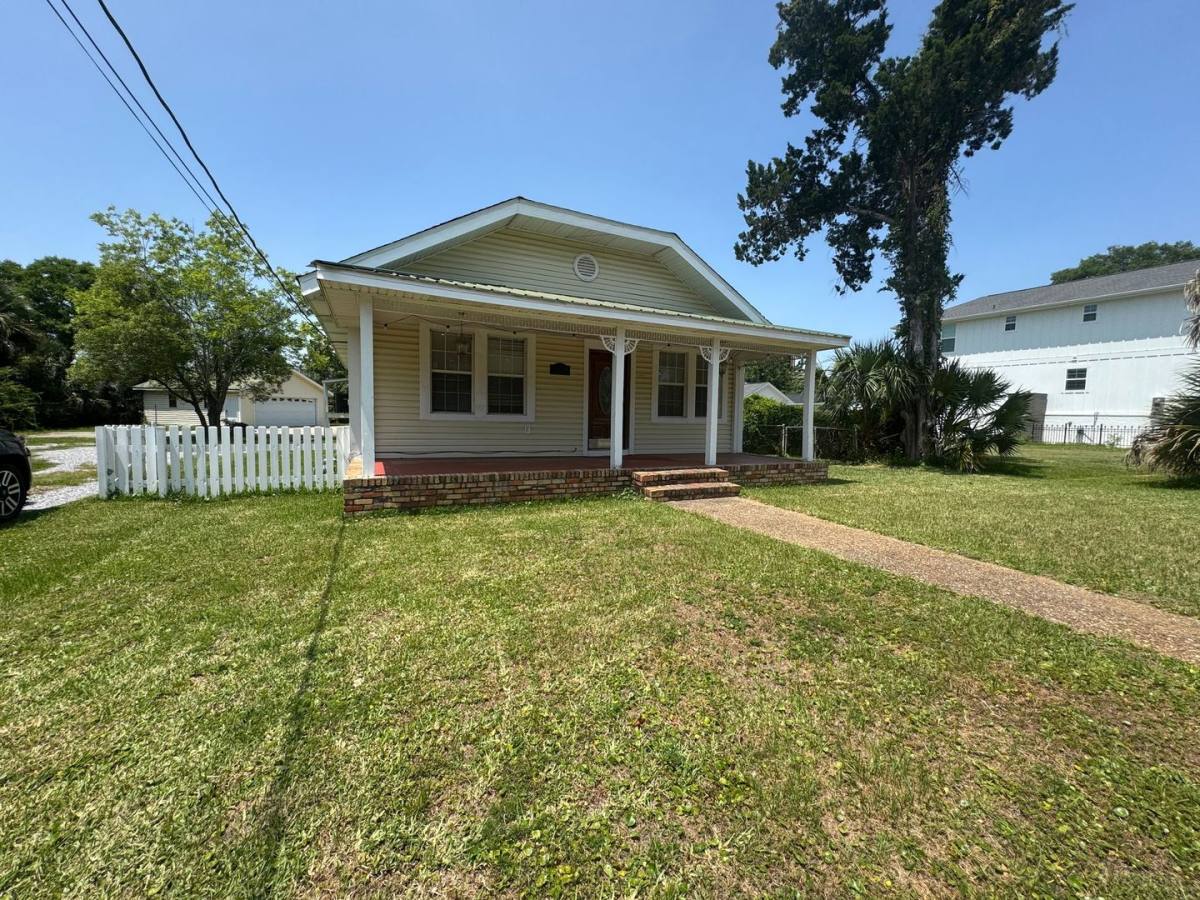 House for rent at 320 W Zarragossa St, Pensacola, FL 32502
