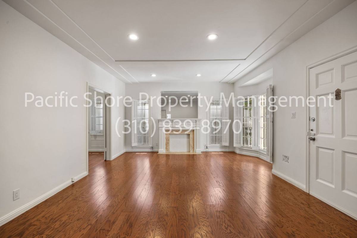 Apartment for rent at 458 S Roxbury Dr, Beverly Hills, CA 90212