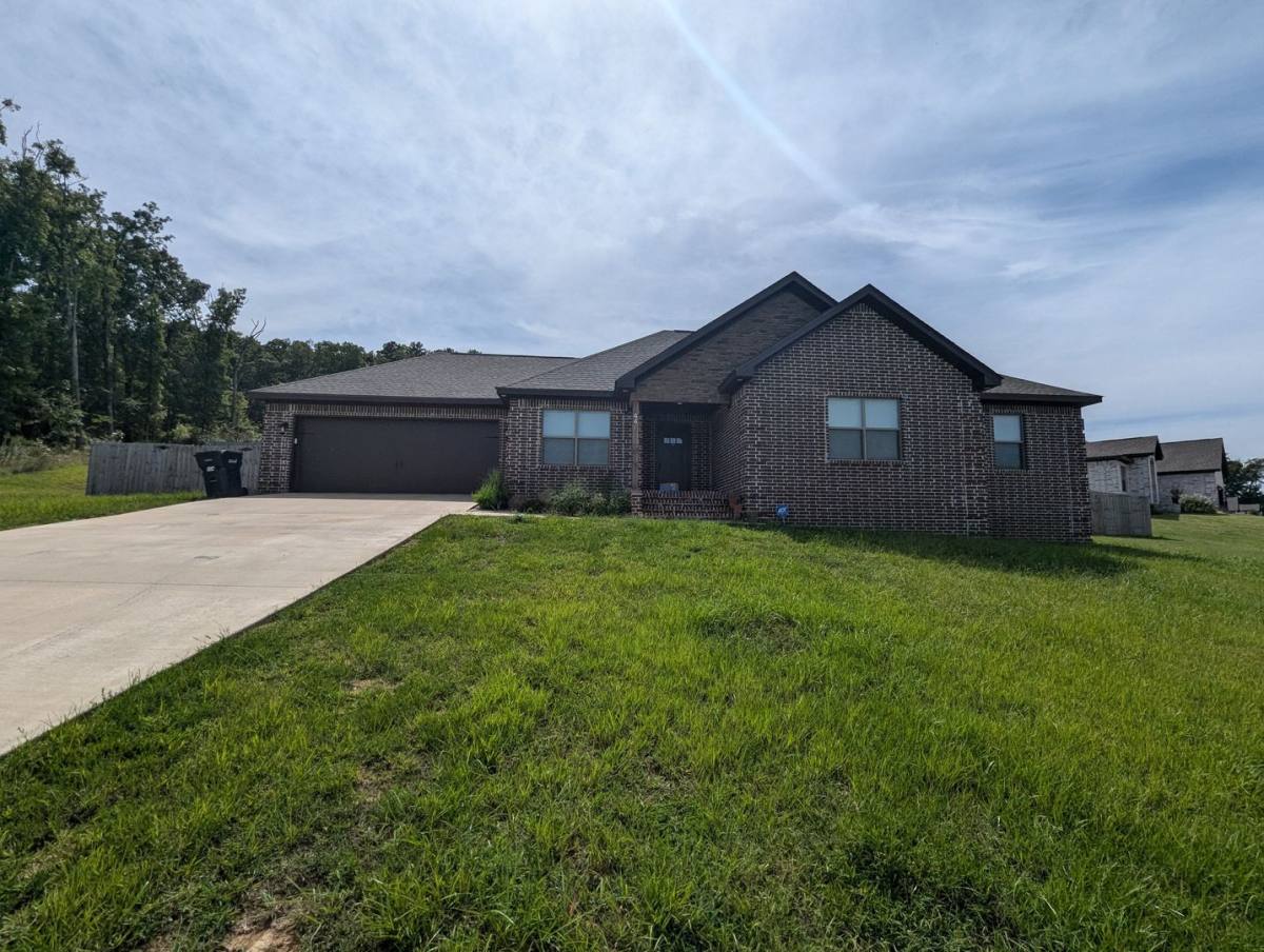 House for rent at 44 Riverwood Dr, Batesville, AR 72501