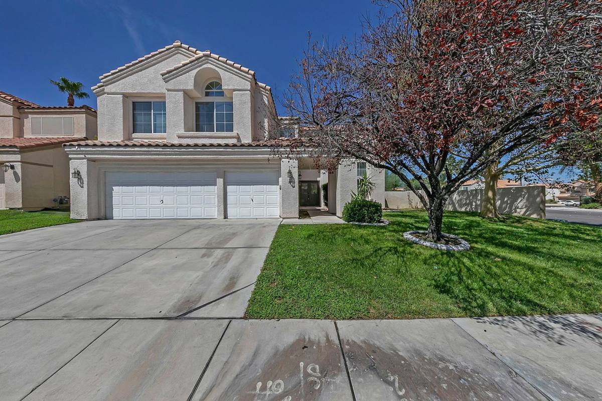 House for rent at 29 Crown Valley Dr, Henderson, NV 89074
