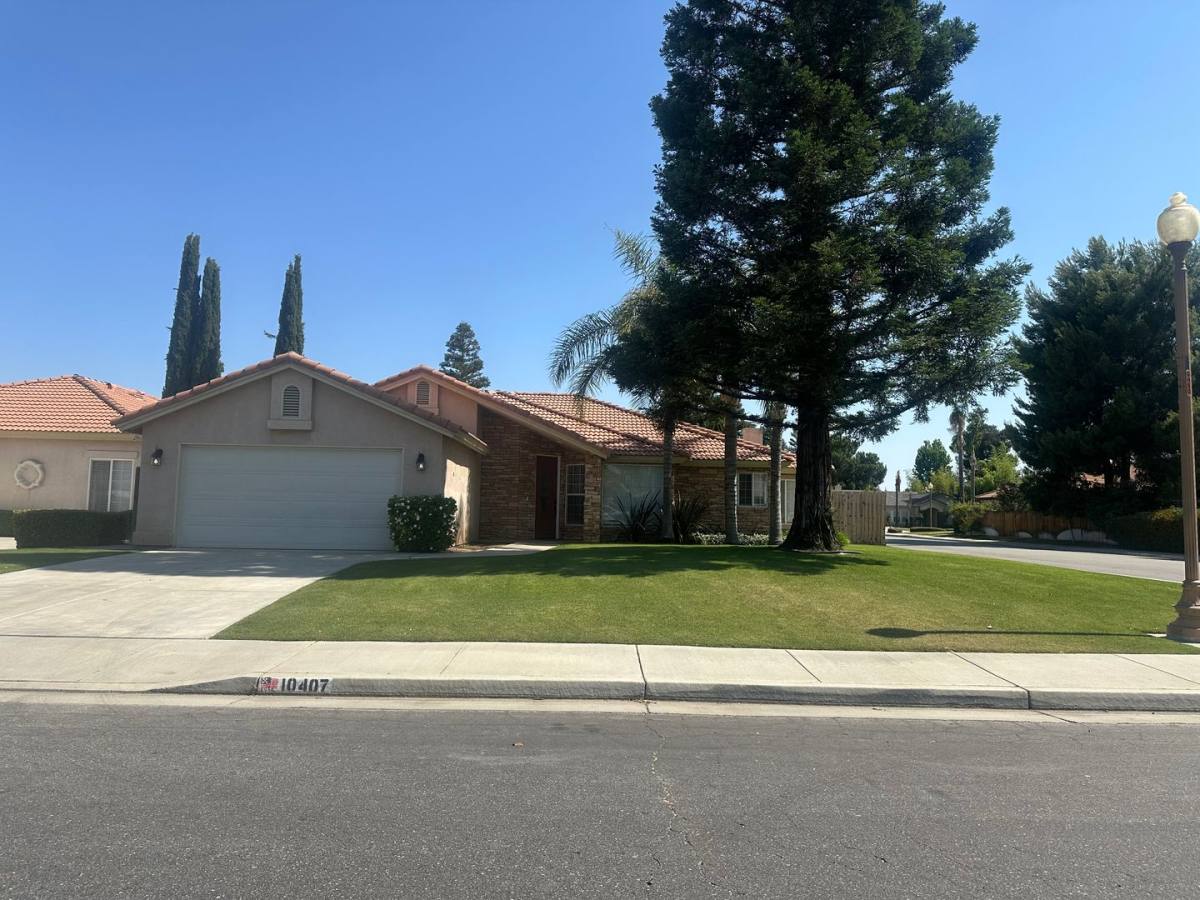 House for rent at 10407 Loughton Ave, Bakersfield, CA 93311