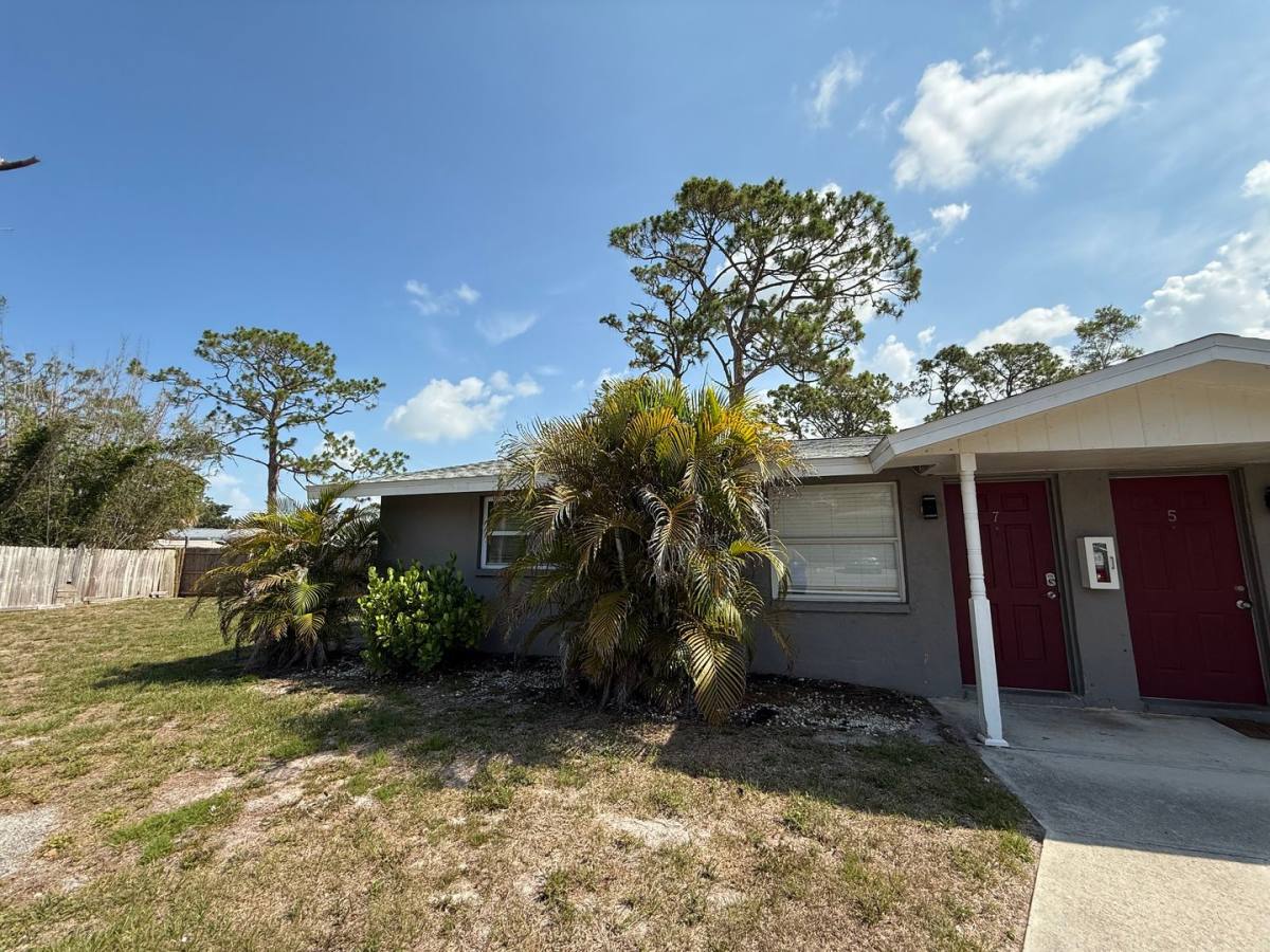 House for rent at 350 N Elm St Court #B, Englewood, FL 34223