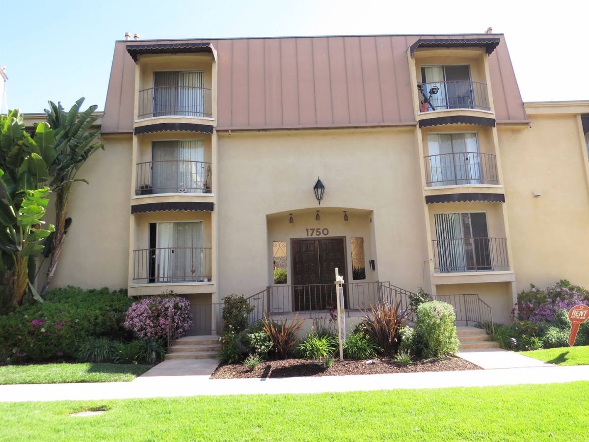 Apartment for rent at 1750 S Bentley Ave, Los Angeles, CA 90025