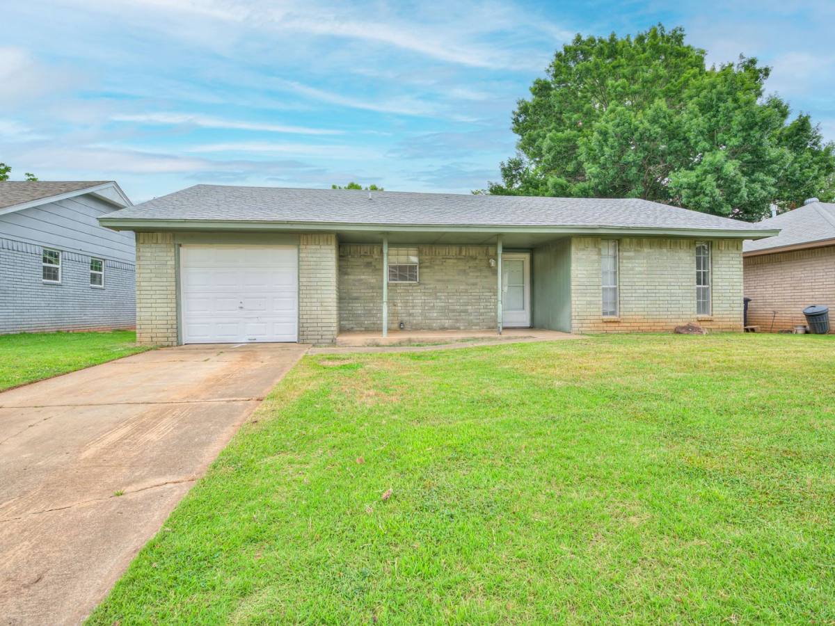 House for rent at 2310 E 11th St, Shawnee, OK 74801