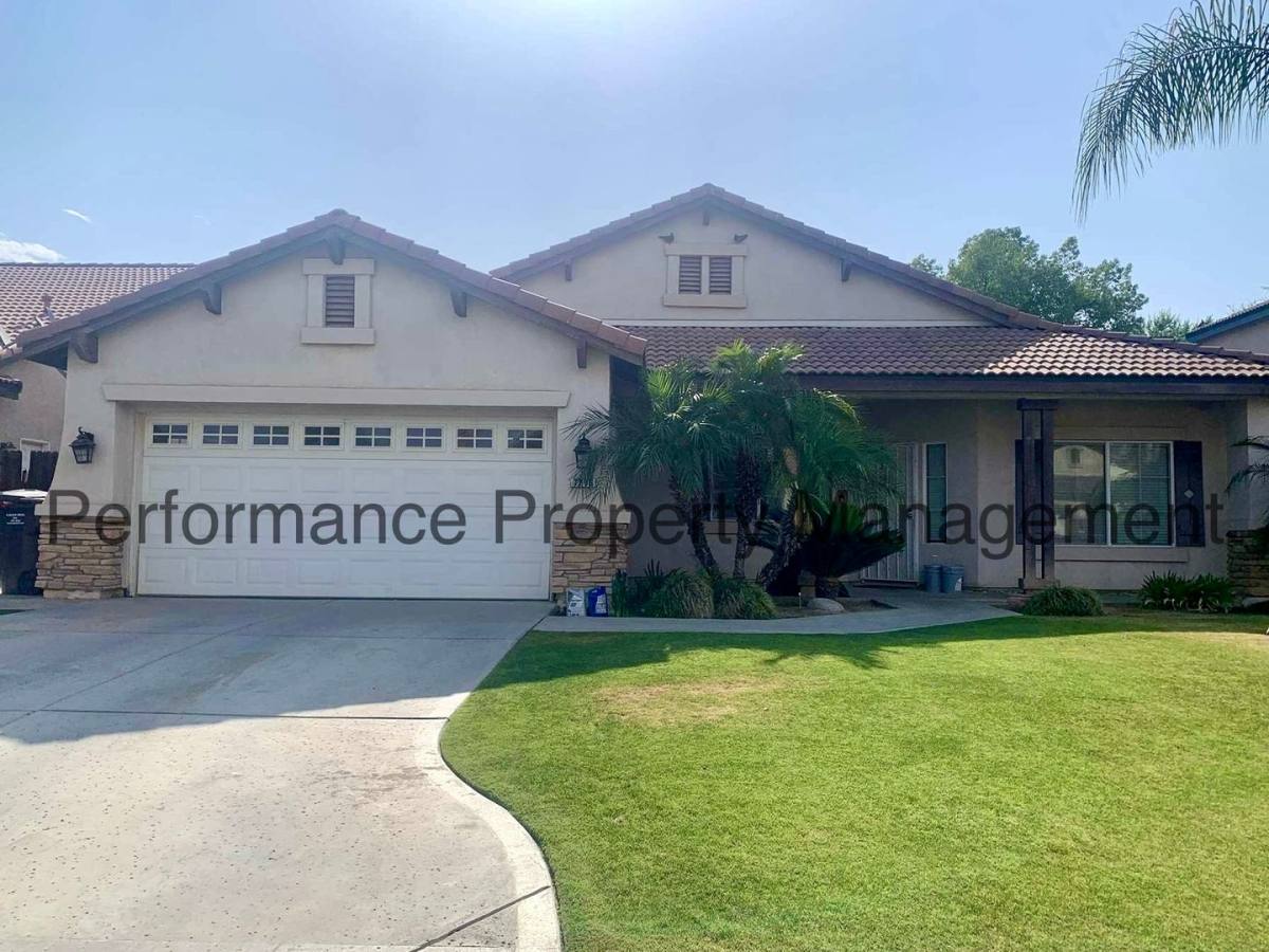 House for rent at 7208 Mist Falls Dr, Bakersfield, CA 93312