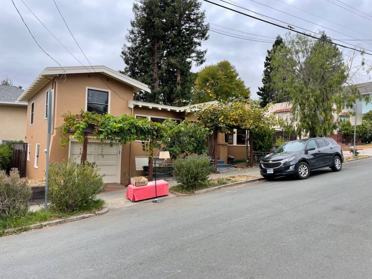 House for rent at 4315 La Cresta Ave, Oakland, CA 94602
