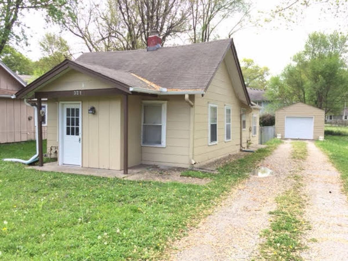 House for rent at 321 E 80th St, Kansas City, MO 64114