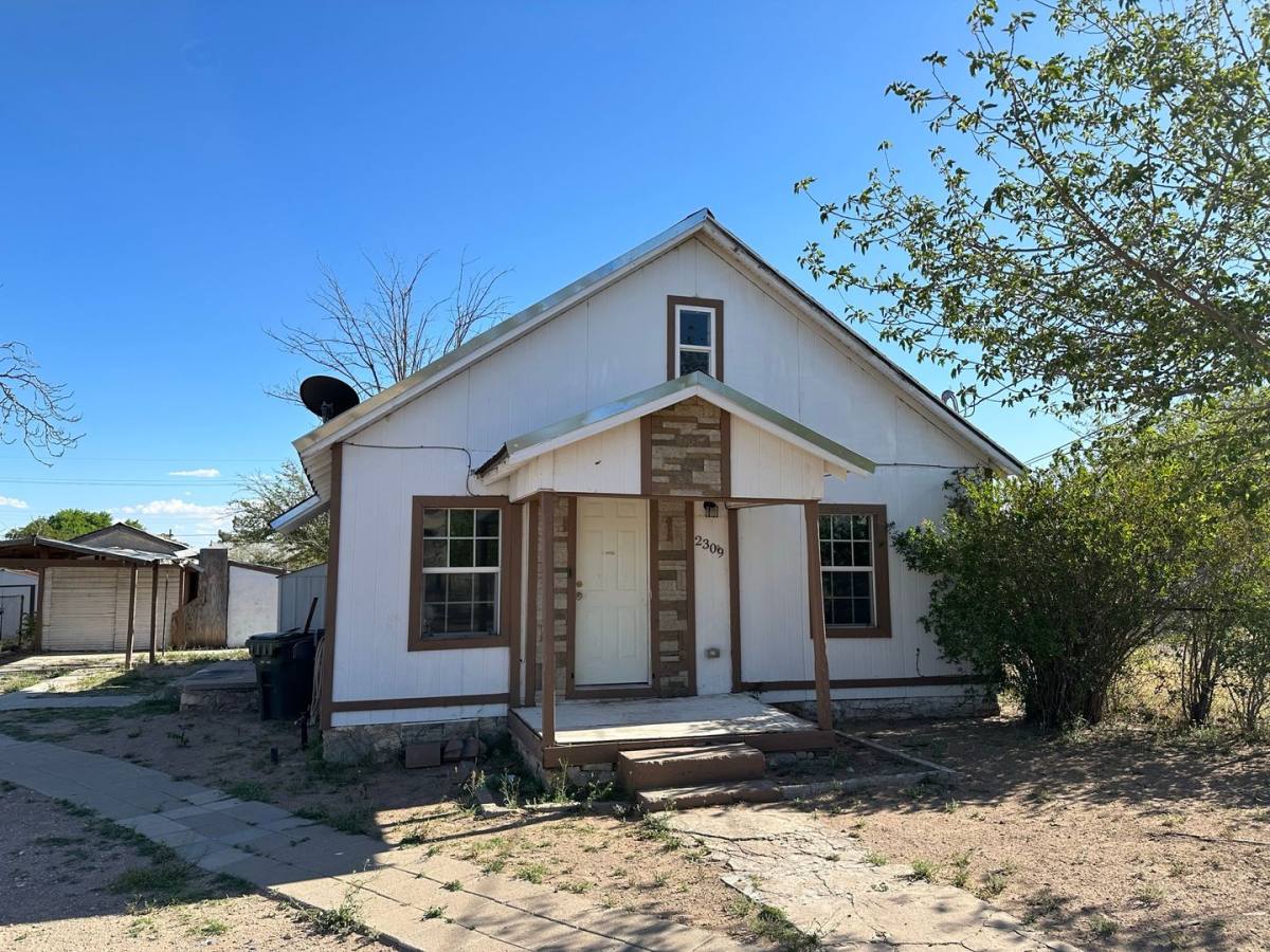 House for rent at 2309 Jackson St, Carlsbad, NM 88220
