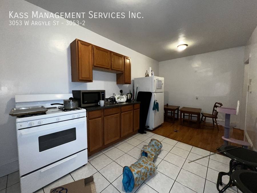 Apartment for rent at 3053 W Argyle St #2, Chicago, IL 60625
