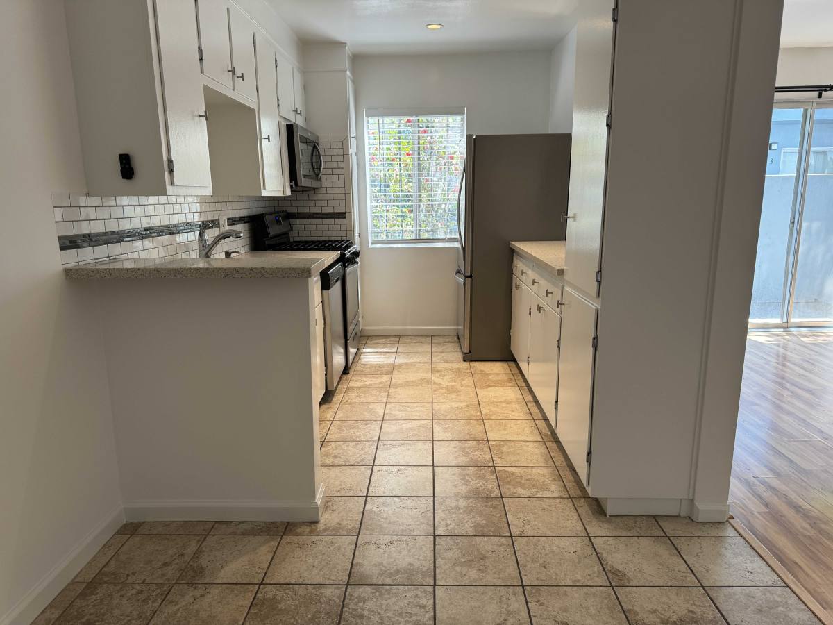 Apartment for rent at 735 N Sycamore Ave #7, Los Angeles, CA 90038