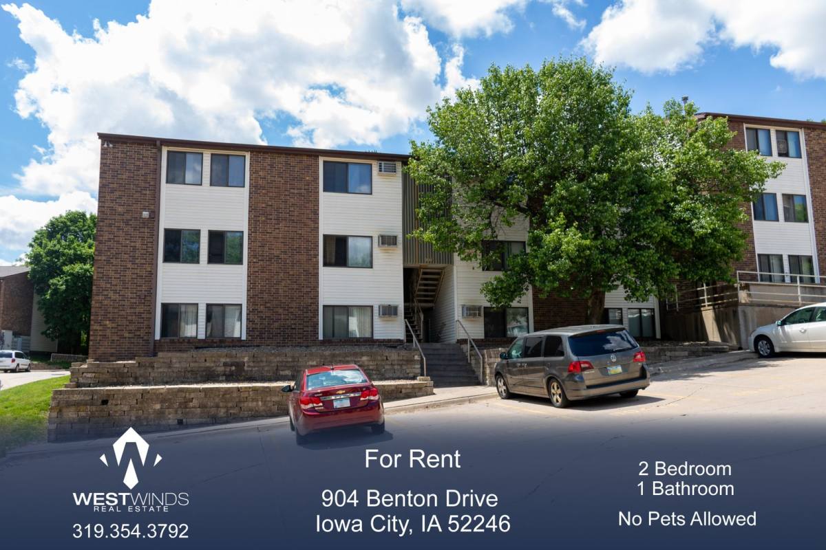Apartment for rent at 904 Benton Dr, Iowa City, IA 52246