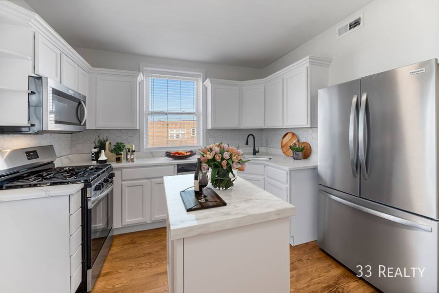 Apartment for rent at 5408 N Campbell #2, Chicago, IL 60625