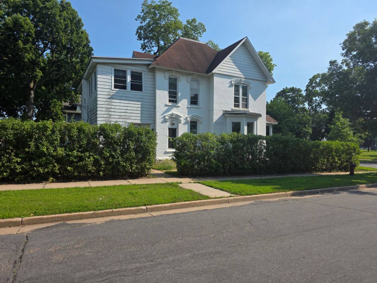 Apartment for rent at 705 E Grand Ave, Eau Claire, WI 54701