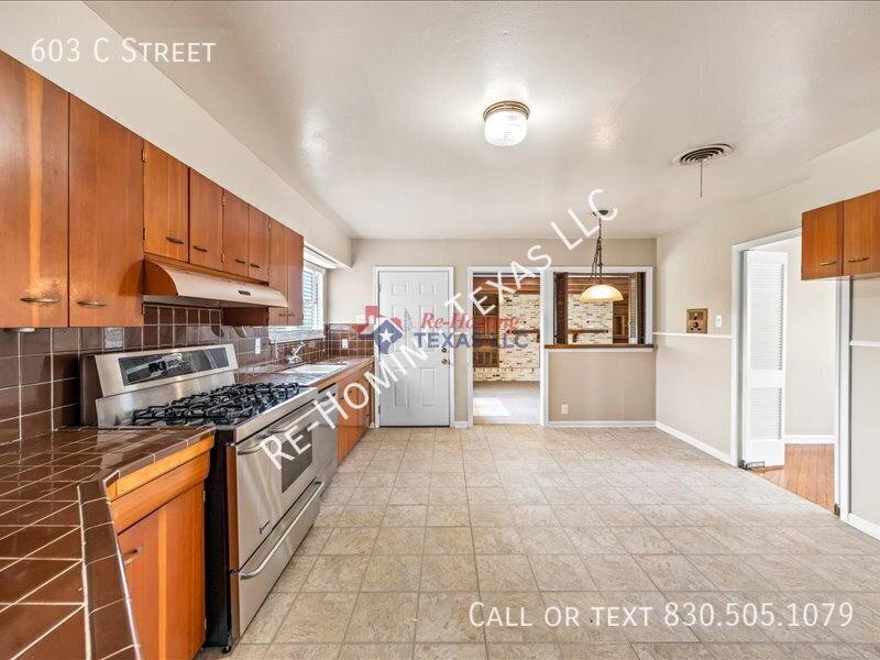 House for rent at 603 C St, Floresville, TX 78114