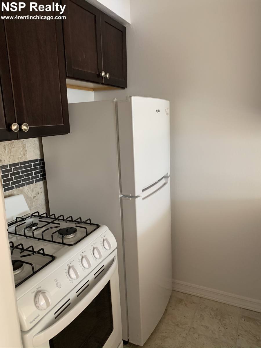 Apartment for rent at 6830 N Sheridan, Chicago, IL 60626