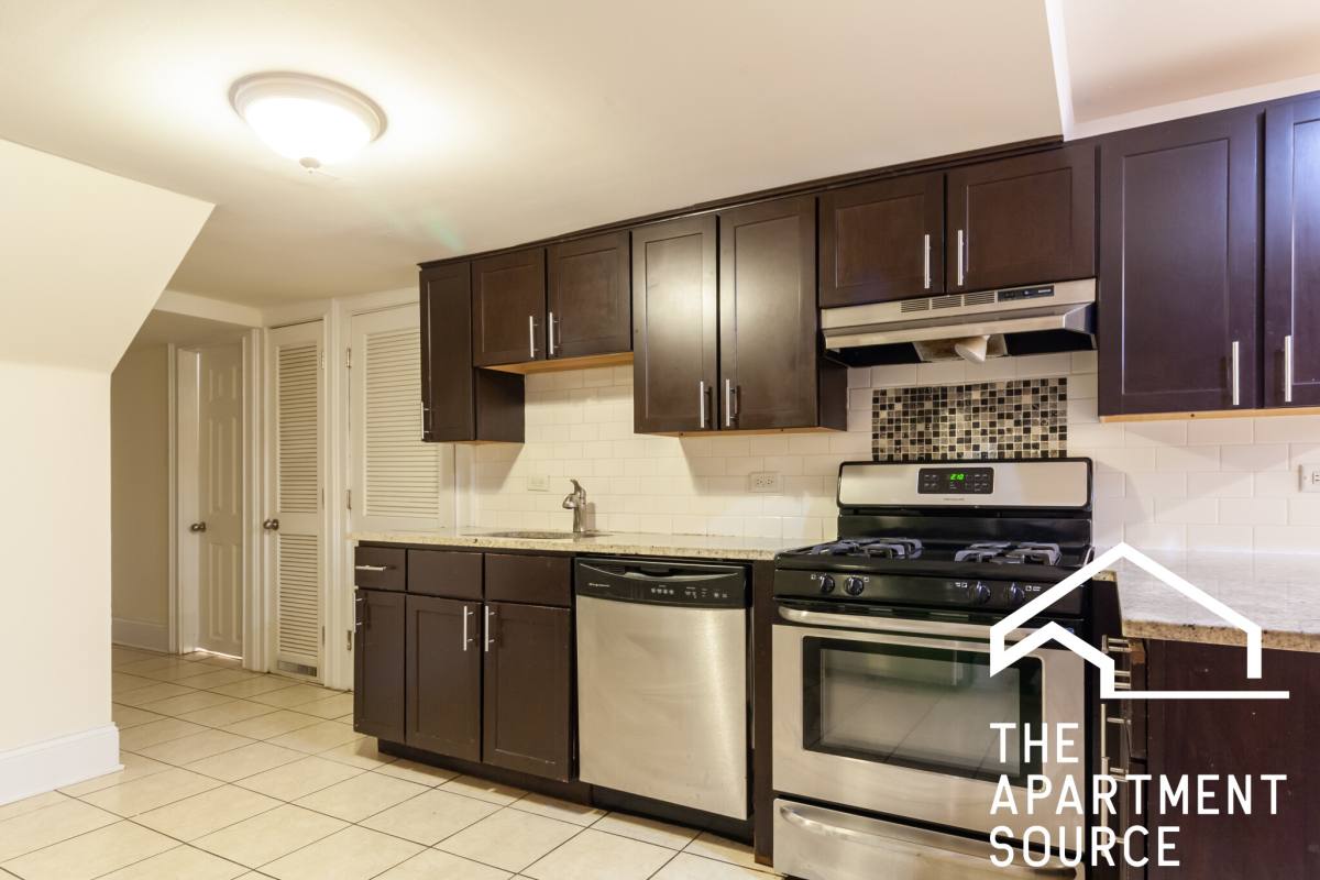 Apartment for rent at 877 W Lill Ave #D1, Chicago, IL 60614