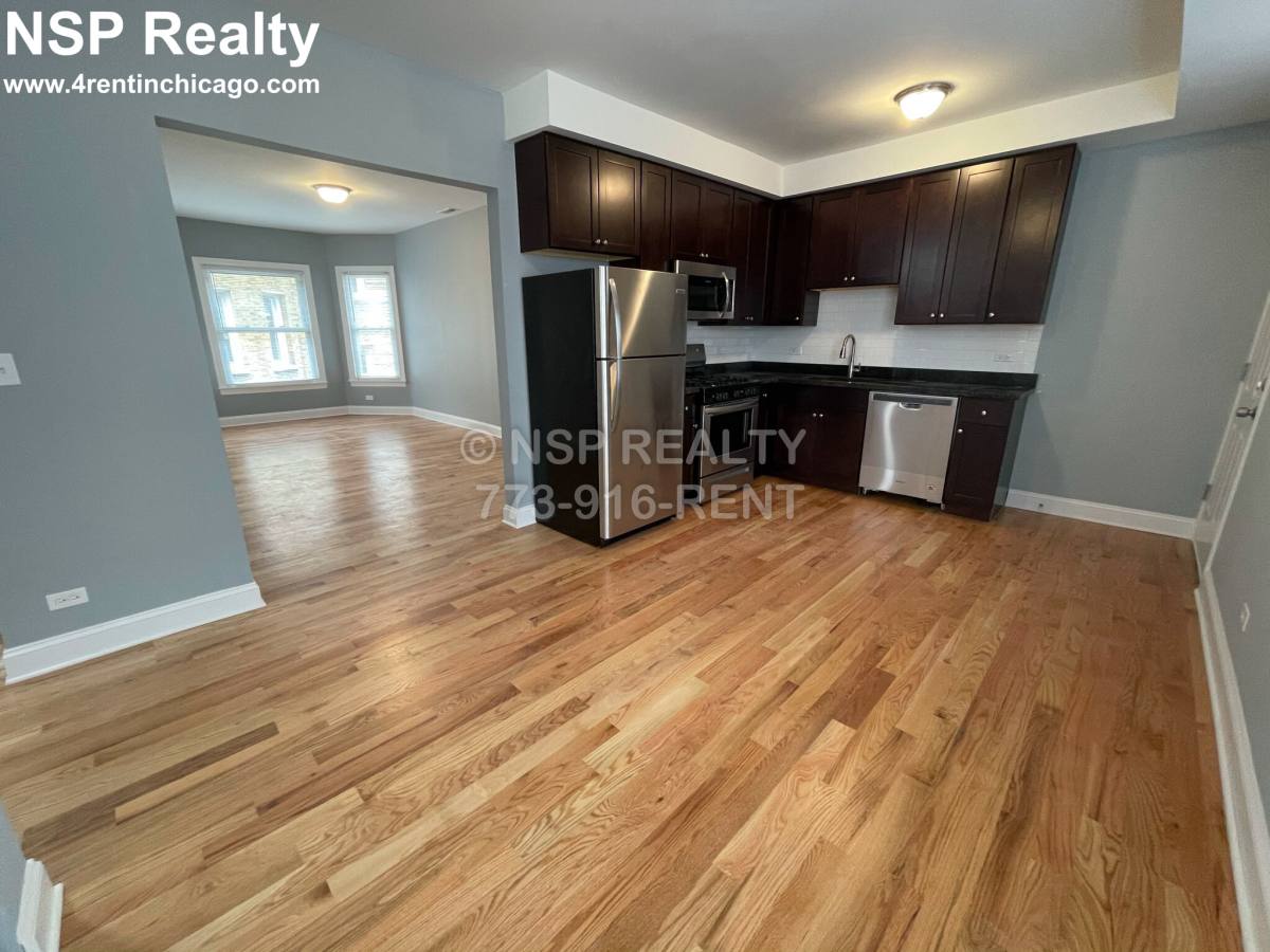 Apartment for rent at 1644 W Pratt #2E, Chicago, IL 60626