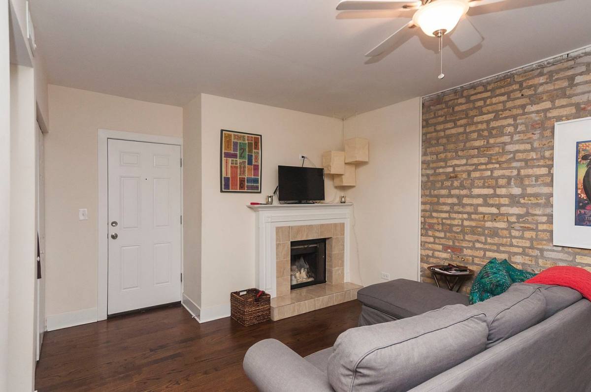 Apartment for rent at 937 W Cornelia #101, Chicago, IL 60657