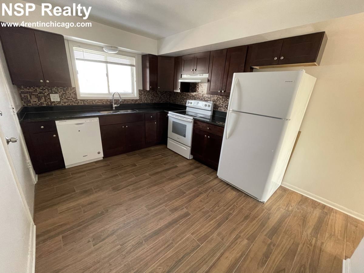 Apartment for rent at 1414 Carol St #2B, Park Ridge, IL 60068