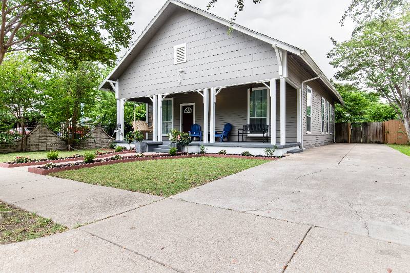 House for rent at 2021 Grainger St, Fort Worth, TX 76110