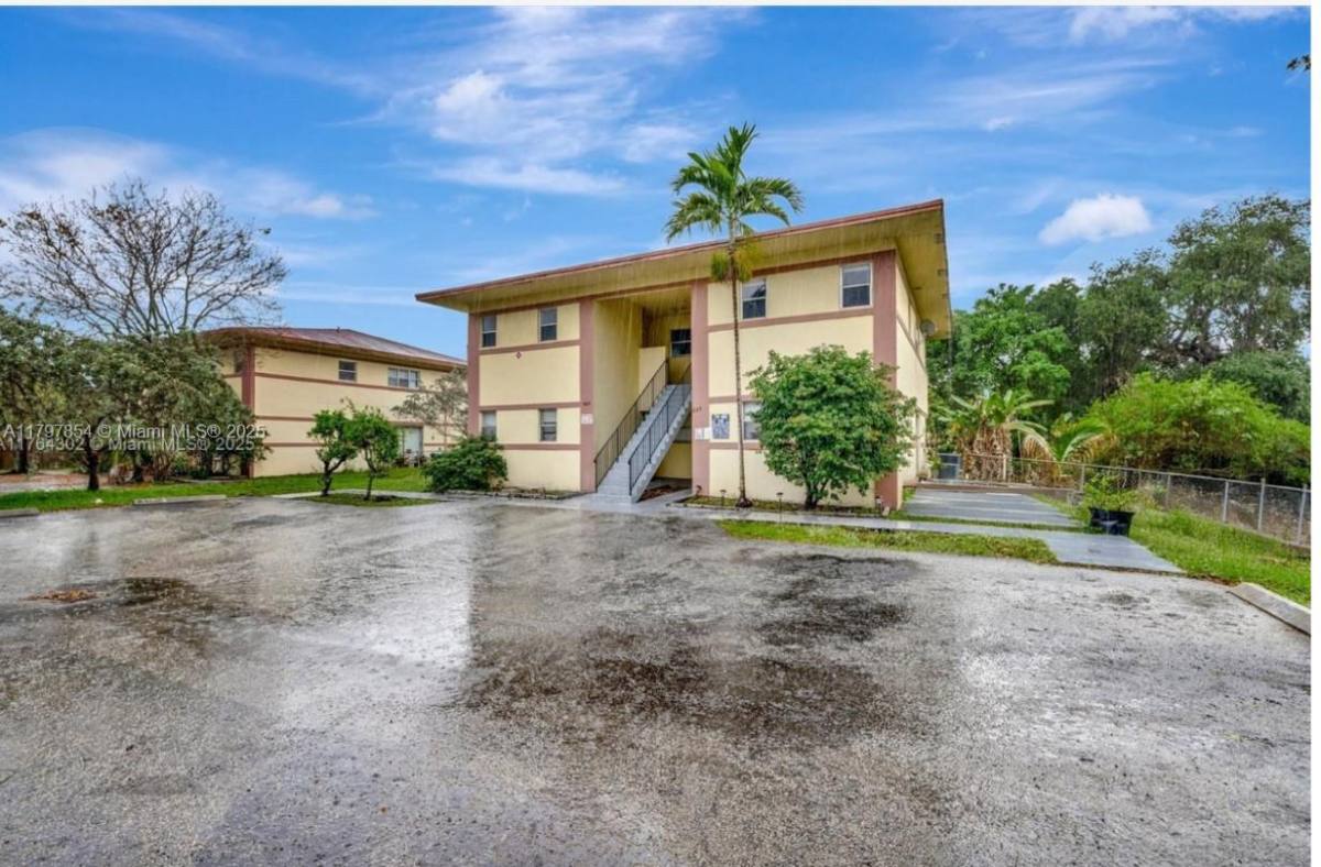 Apartment for rent at 825 SW 10th St #C, Hallandale, FL 33009