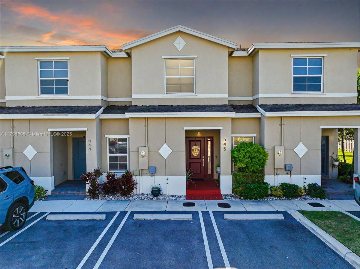 Townhouse for rent at 545 NE 5th Place, Homestead, FL 33034