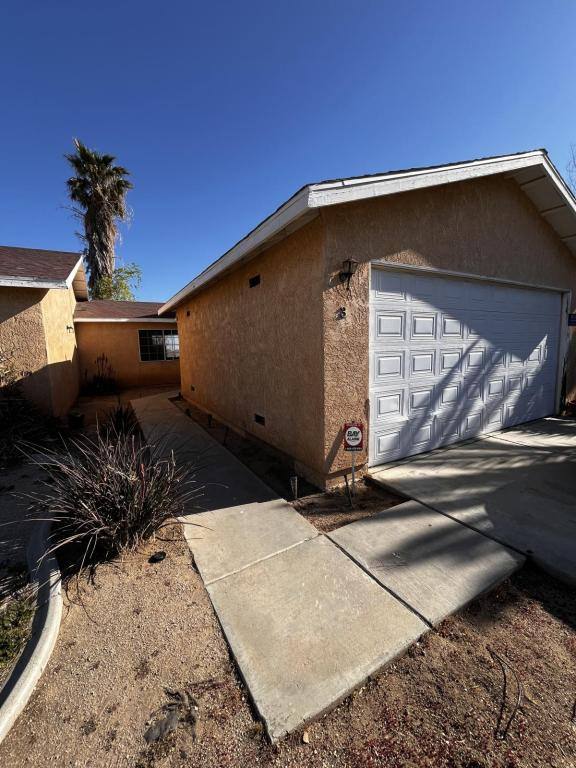 Townhouse for rent at 38657 25th St E, Palmdale, CA 93551