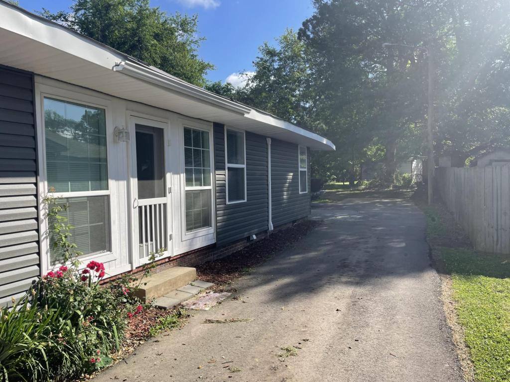 House for rent at 1139 Hollywood Dr, Milan, TN 38358