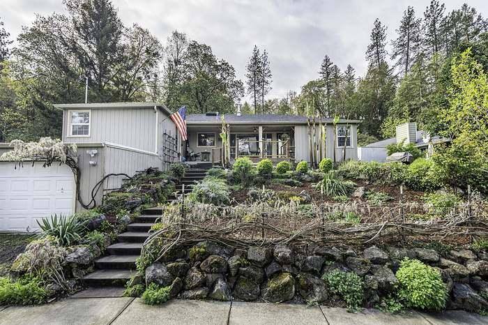 House for rent at 401 Poplar Dr, Grants Pass, OR 97527