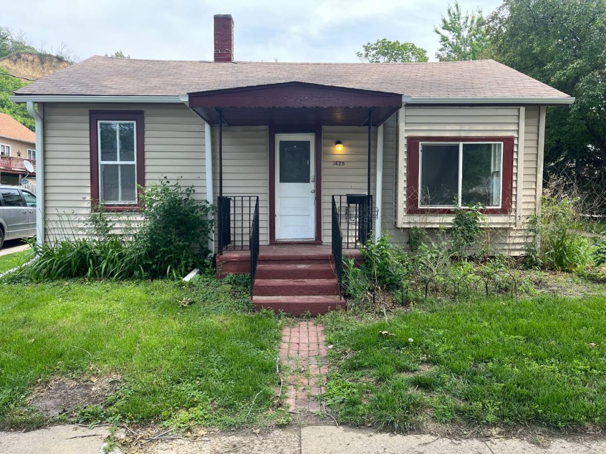 House for rent at 1425 Pleasant St Council, Council Bluffs, IA 51503