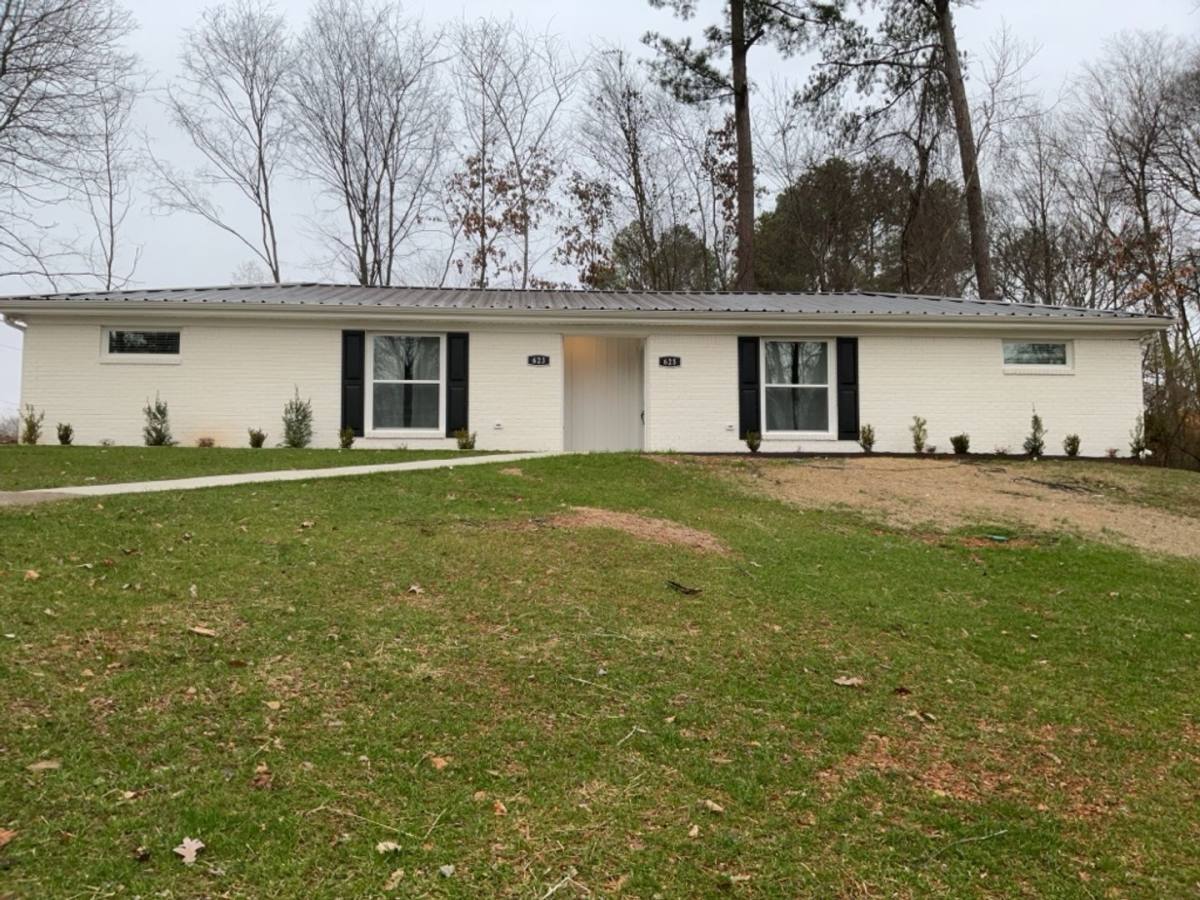 Apartment for rent at 623 Rivermont Rd, Florence, AL 35634