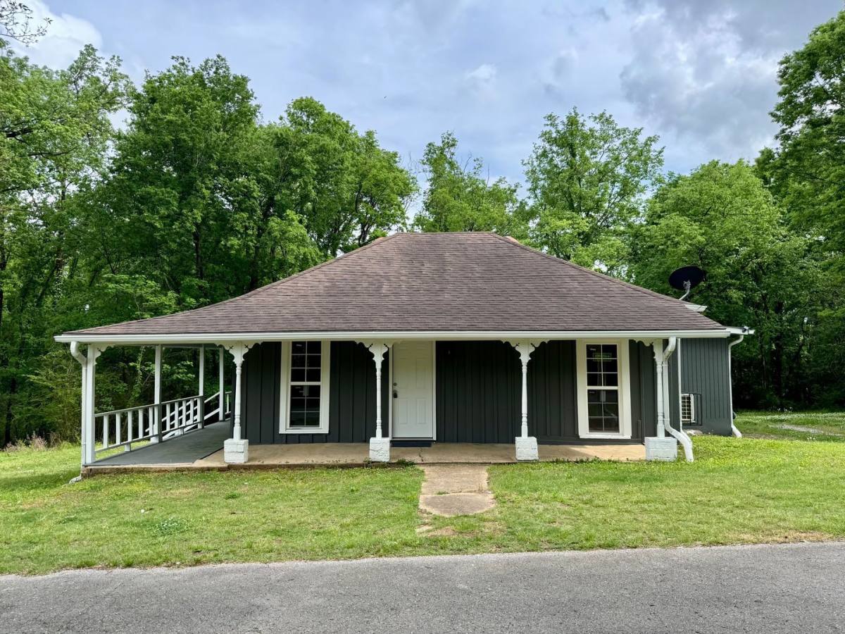 House for rent at 2010 Vulcan Ave, Florence, AL 35630