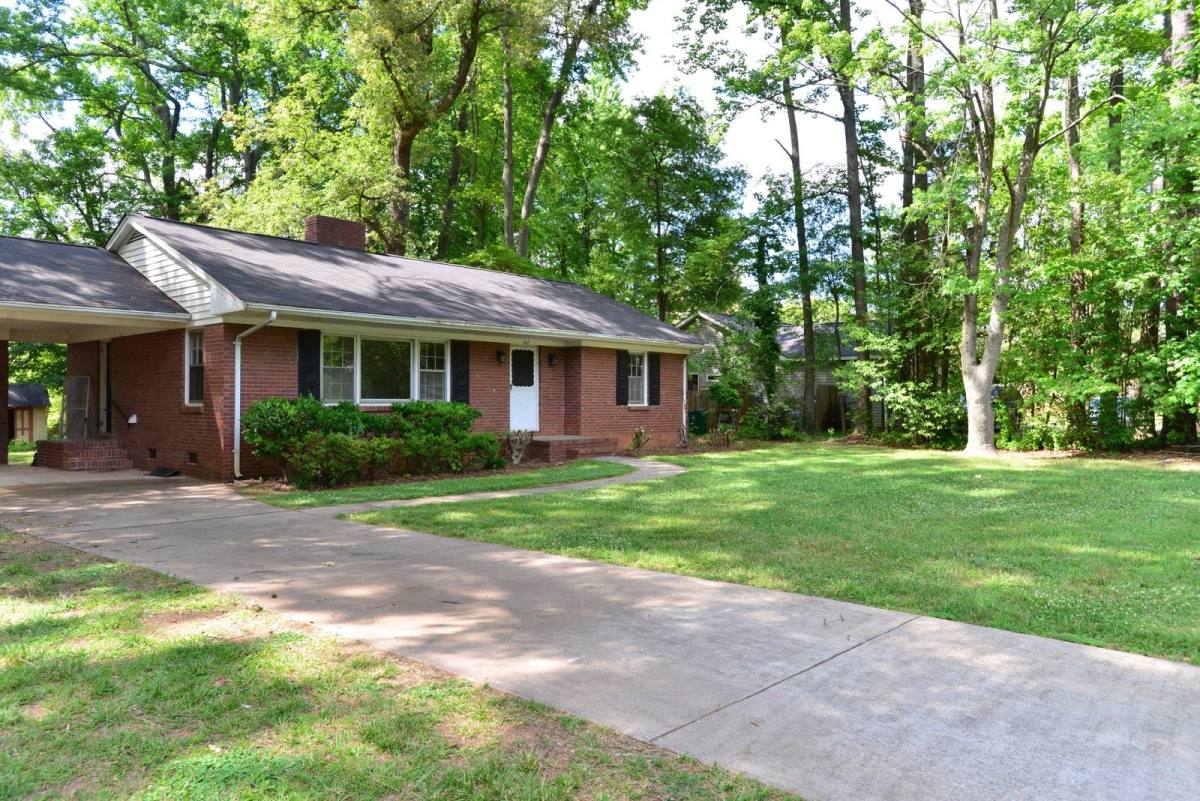 House for rent at 827 Glendora Dr, Charlotte, NC 28212
