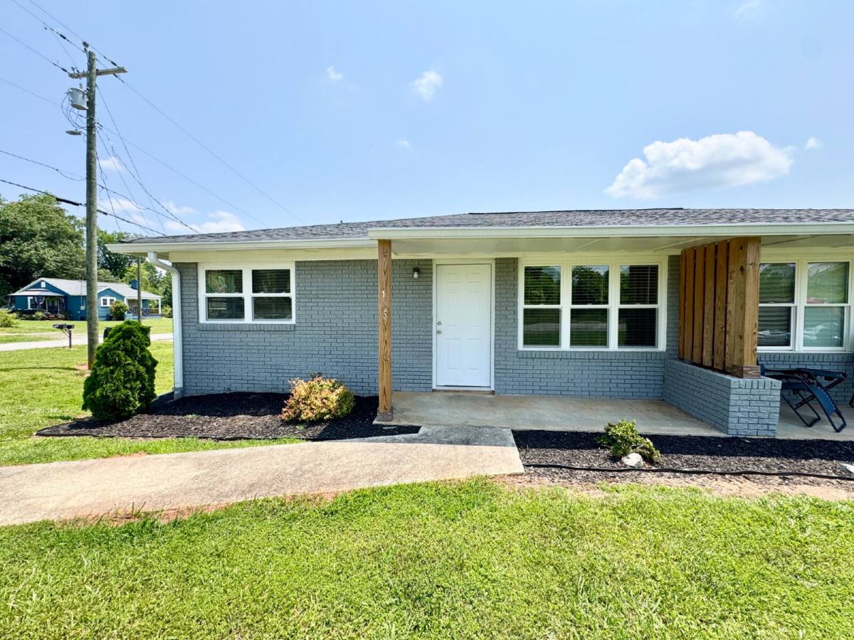 Townhouse for rent at 401 S Cherry St #1, Seneca, SC 29678