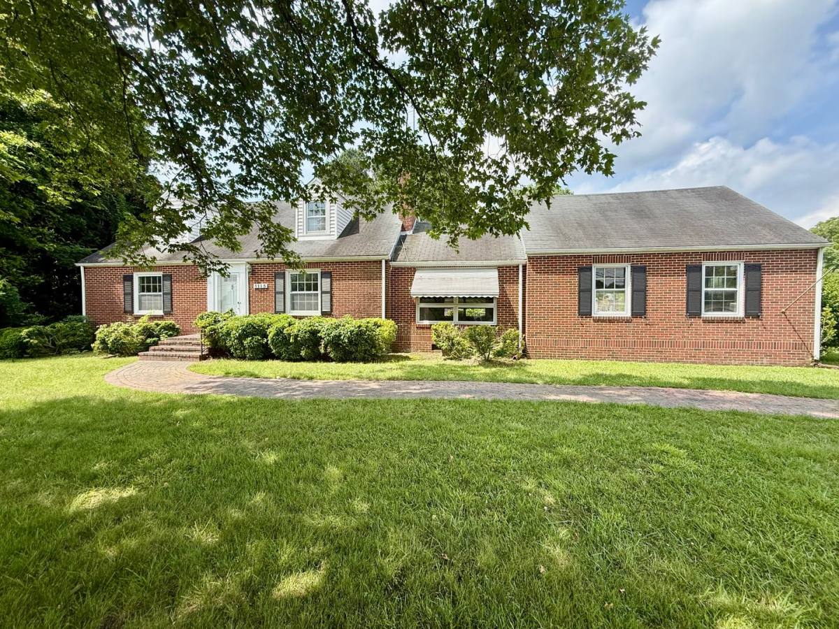 House for rent at 1115 S Main St, Graham, NC 27253