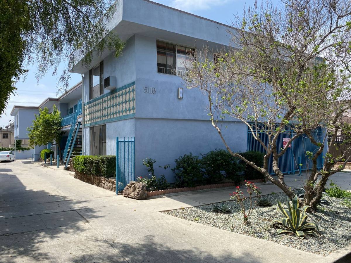 Apartment for rent at 5118 W 20th St, Los Angeles, CA 90016